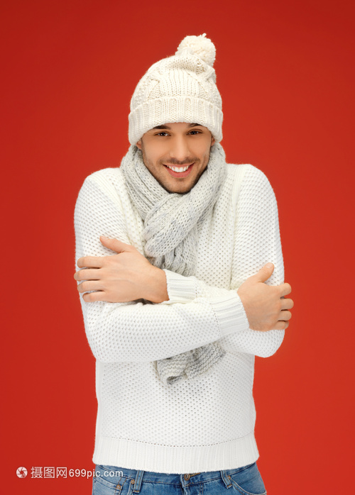 冬日的温度 暖毛衣与配饰的时尚魅力